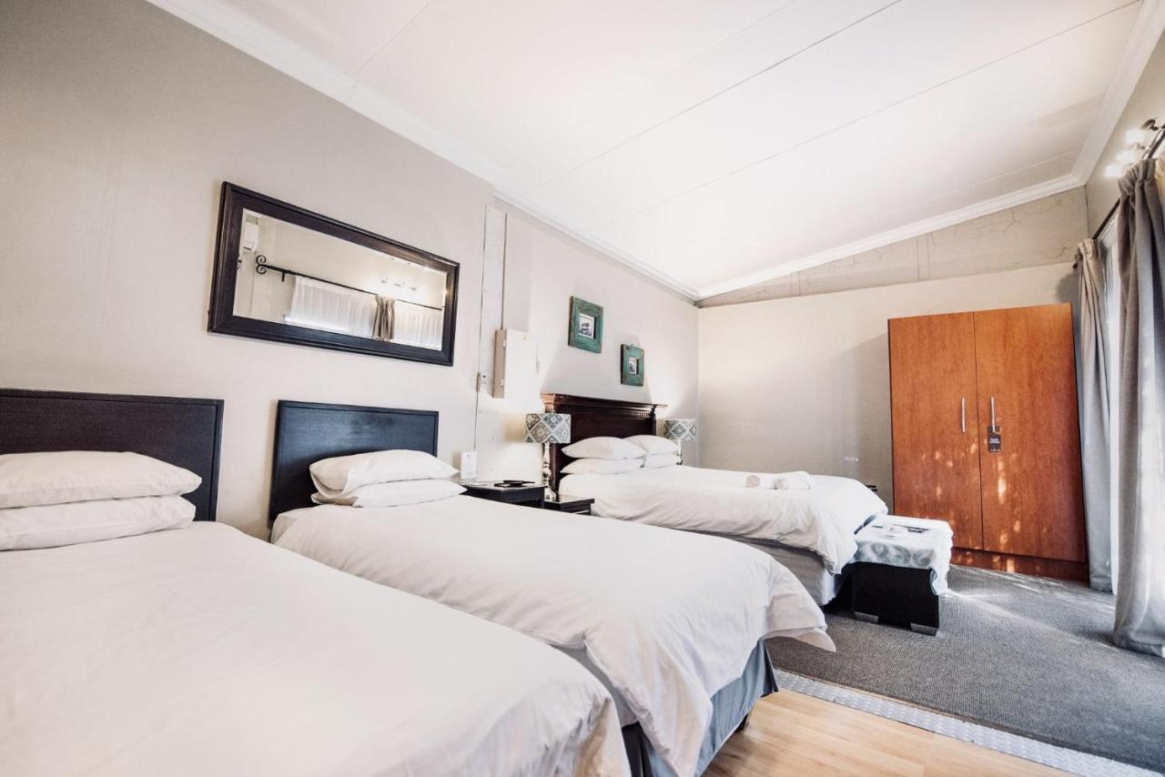 Cottonwood Guesthouse Oasis Bloemfontein Exterior photo