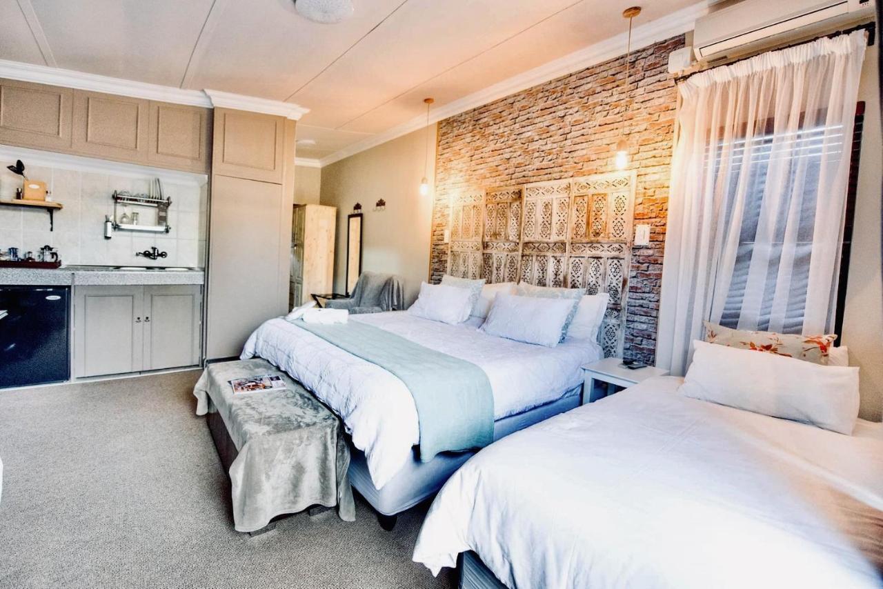 Cottonwood Guesthouse Oasis Bloemfontein Exterior photo