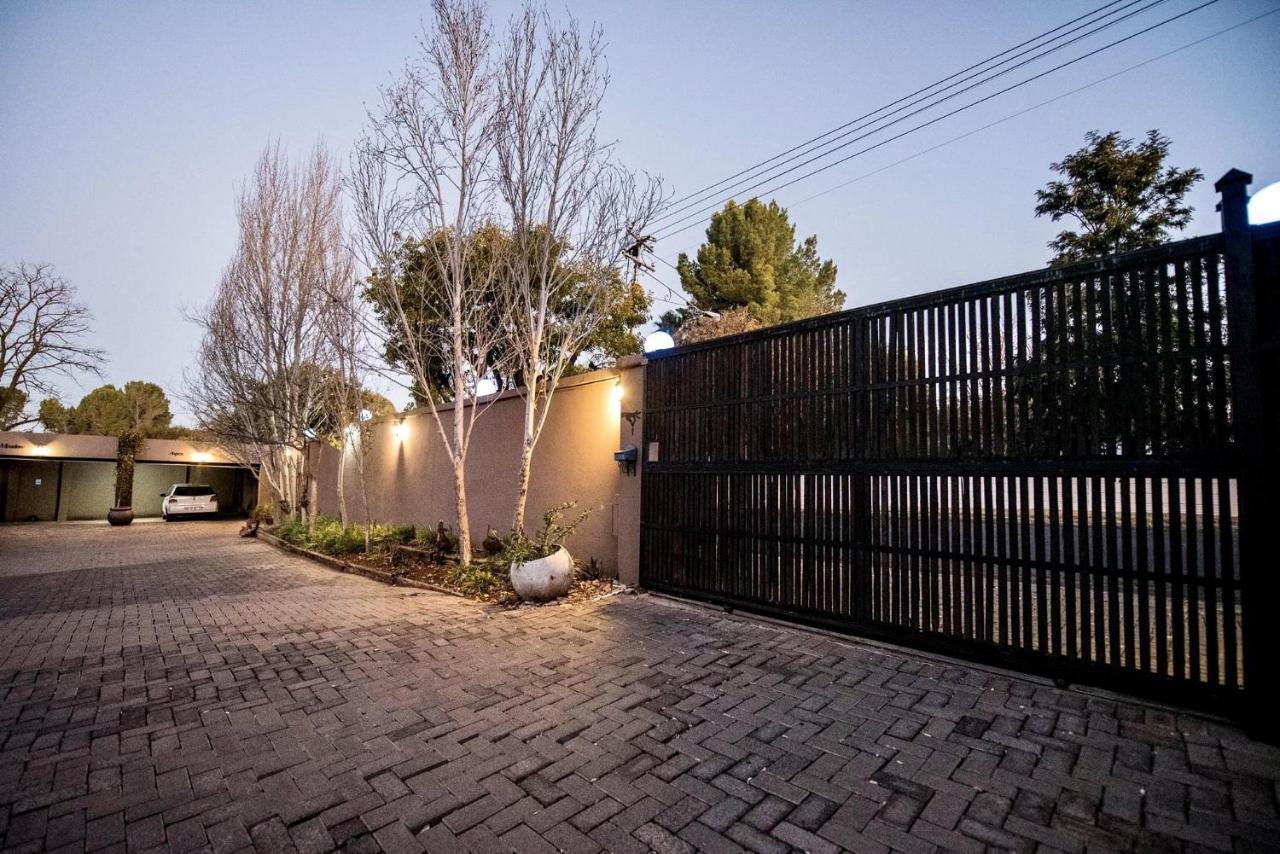 Cottonwood Guesthouse Oasis Bloemfontein Exterior photo