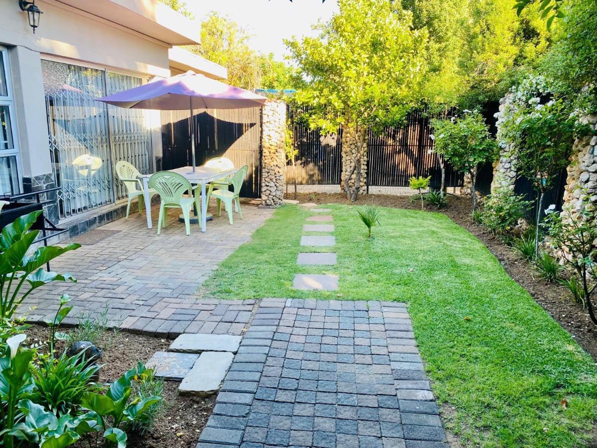 Cottonwood Guesthouse Oasis Bloemfontein Exterior photo