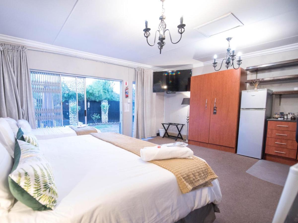 Cottonwood Guesthouse Oasis Bloemfontein Exterior photo