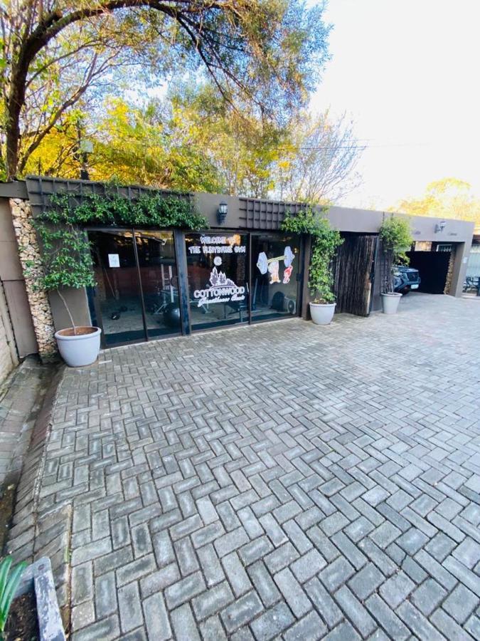 Cottonwood Guesthouse Oasis Bloemfontein Exterior photo